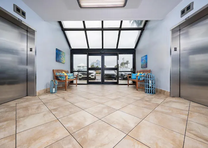 Apartment Island Winds East 106