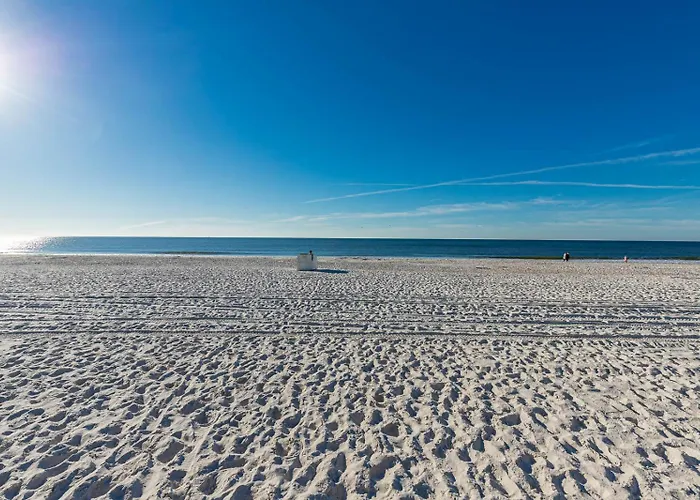 Apartment Island Winds East 106 *